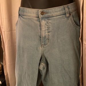 Plus size light wash jeans 🧞‍♂️